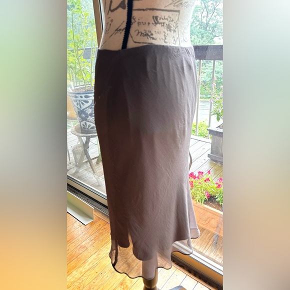 Double Layered Pure Silk Skirt with Sequin Accents
Medium
Max Studio Leon Max - Picture 3 of 9